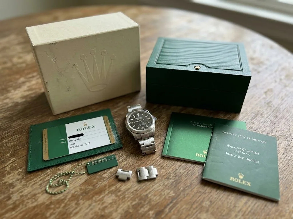 Luxury watch with its original box, papers and spare links 
